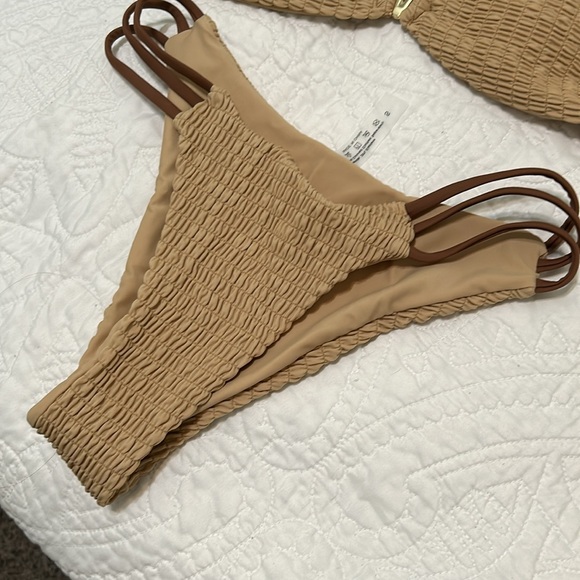 Bikini - Picture 2 of 6